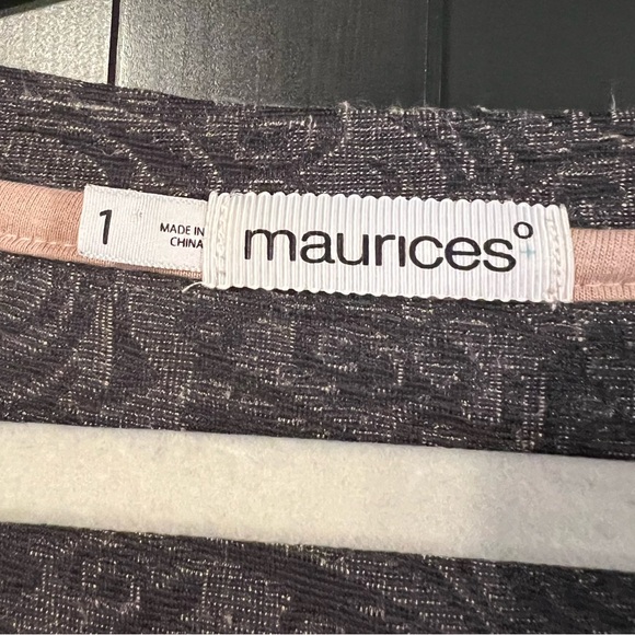 Maurice’s Long Sleeve Paisley Design Top - Picture 6 of 7